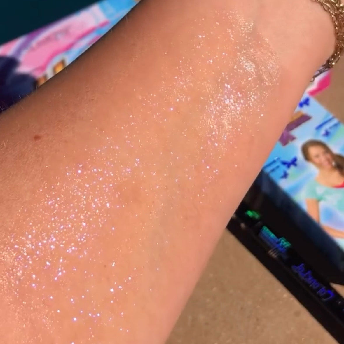 PREVENTA Glitter De Cuerpo Roll-On Hannah Montana Colourpop